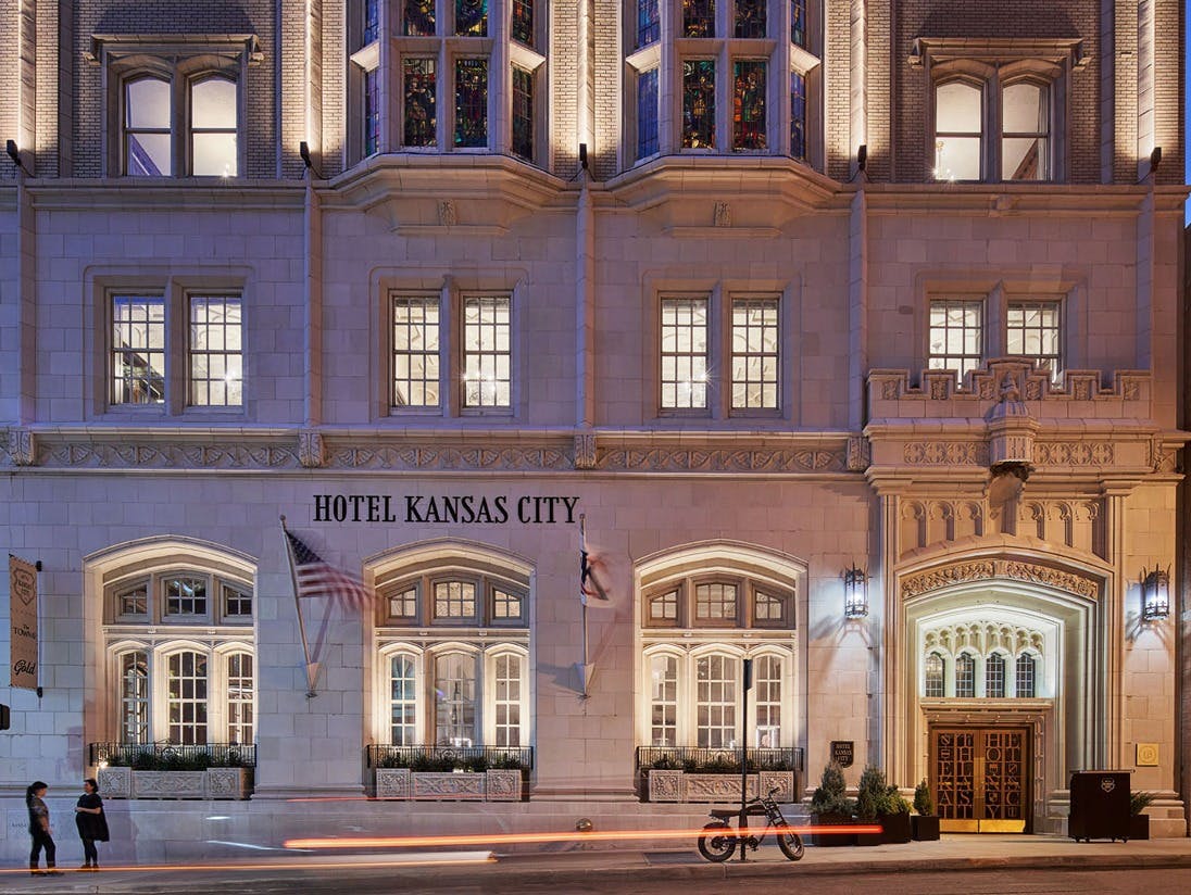 Image of Hotel Kansas City front entrance.